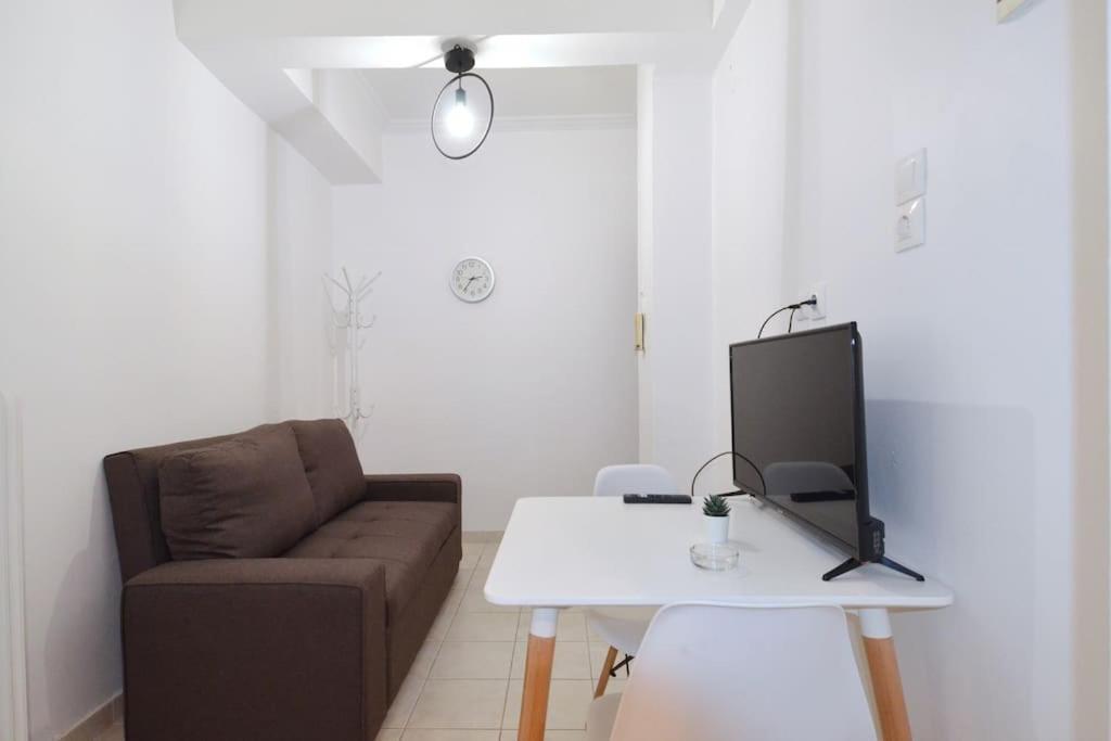 Minimal Apartment At The Foot Of The Odeon Of ... Athena Bagian luar foto